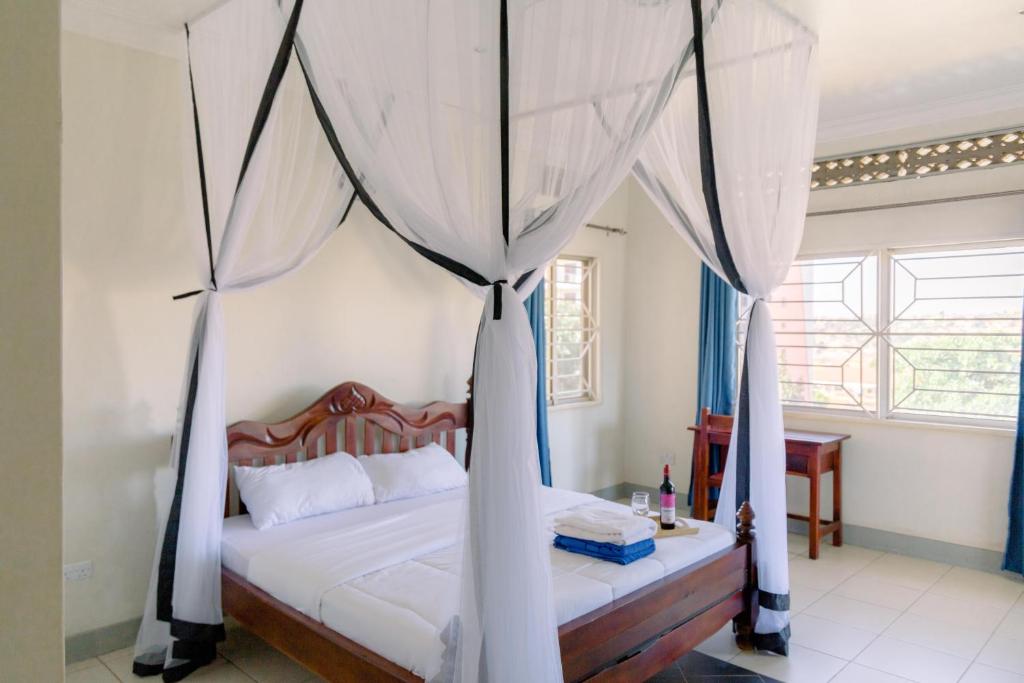 Deluxe King Suite